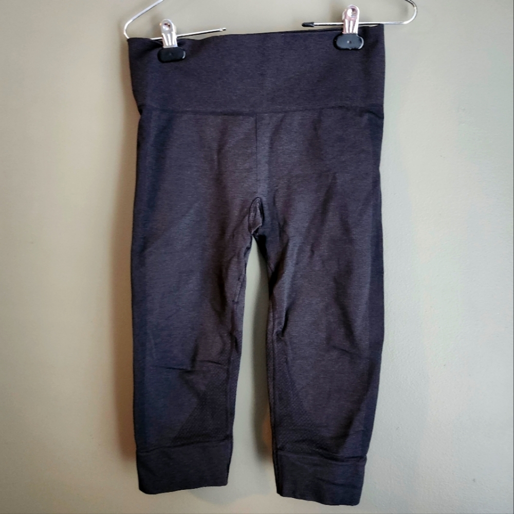 Lululemon Athletica Seamlessly Street Compression Cropped Leggings Size 6